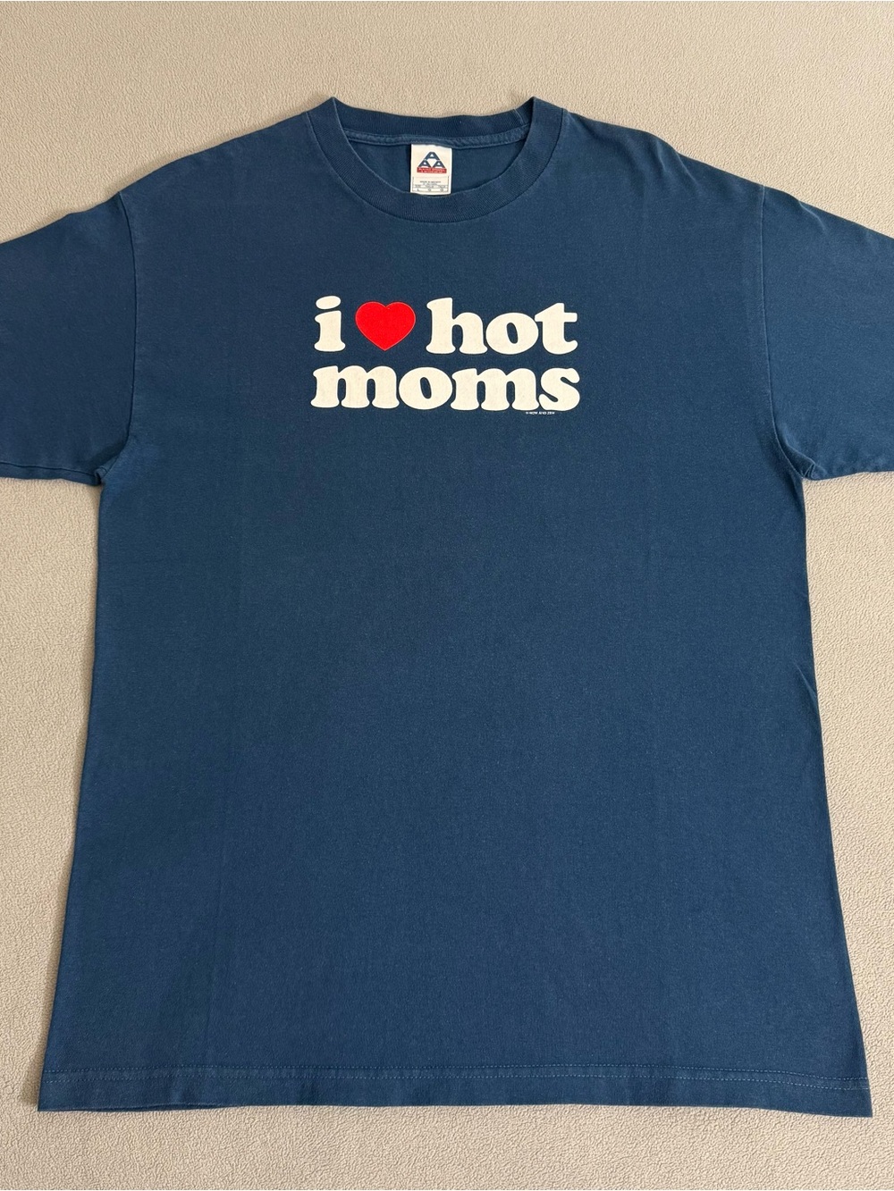 Vintage I ❤️ Hot Moms MILF T-shirt Size L Funny Quotes Sex Humor Y2K Grunge